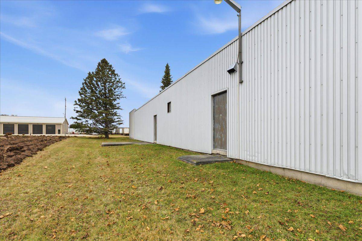 Wellington North, ON N0G 2L1,360 Perth ST