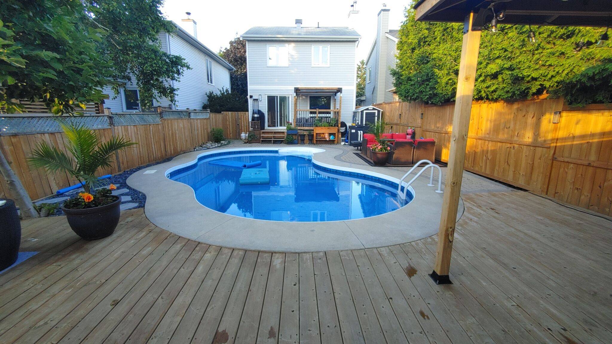 Barrhaven, ON K2J 3P7,52 Peacock CRES