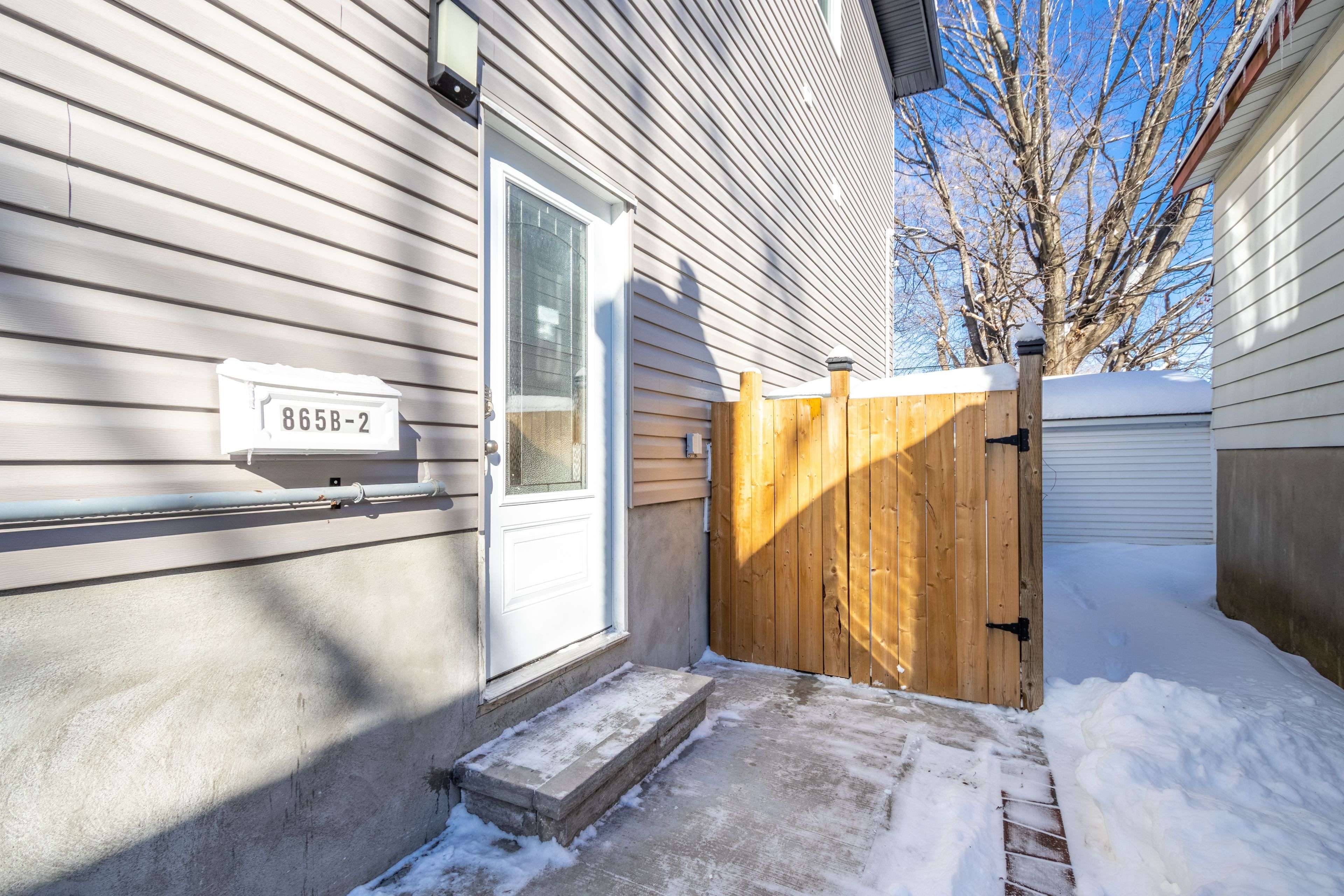 Britannia Heights - Queensway Terrace N And Area, ON K2B 5N5,865 Tavistock RD #B