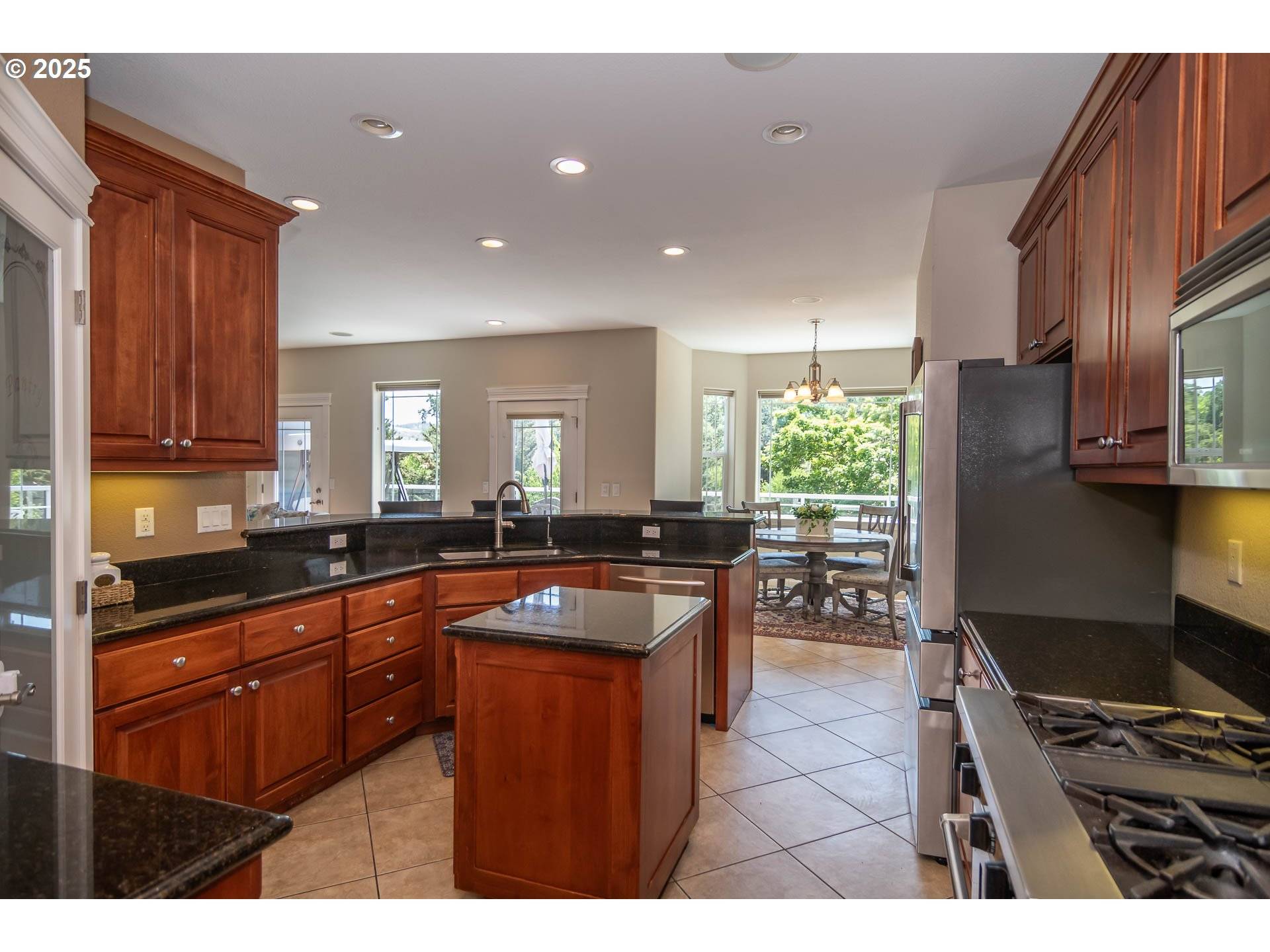 Roseburg, OR 97471,295 FAIRWAY VILLAGE LN