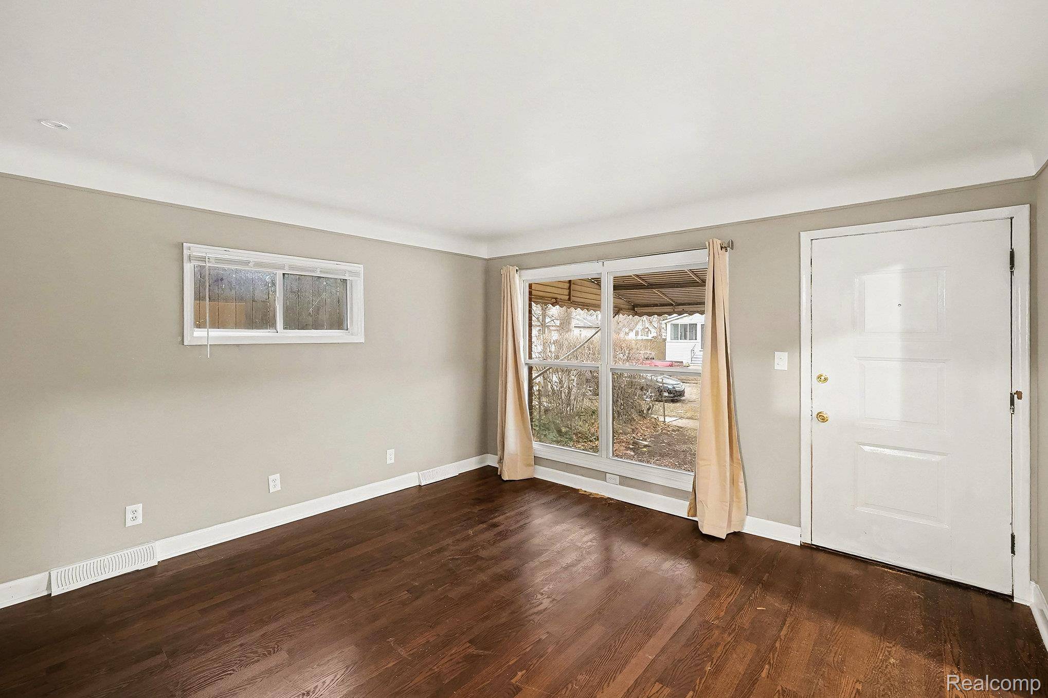 Center Line, MI 48015,7356 Wiegand