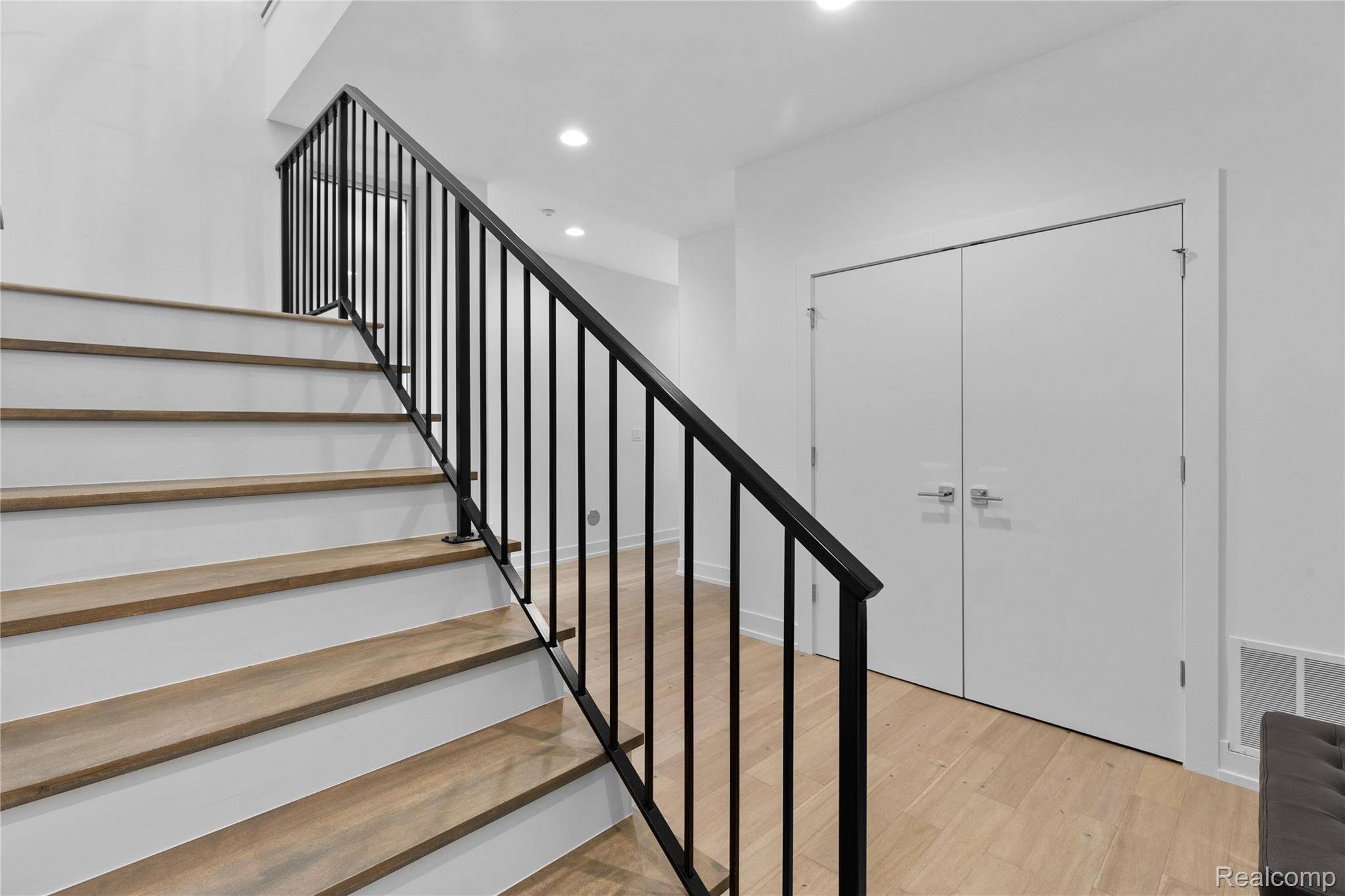 Detroit, MI 48201,2854 John R ST