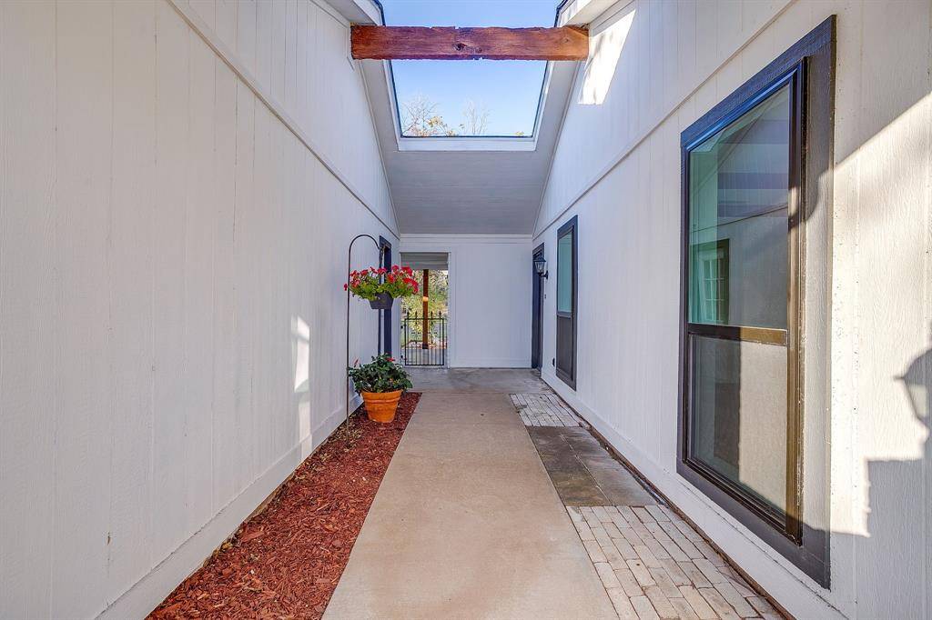 Granbury, TX 76049,10127 Ravenswood Road