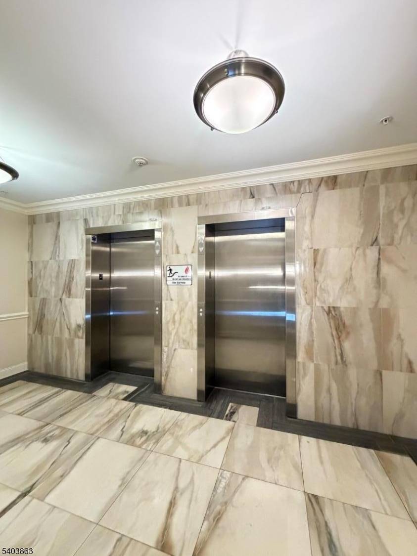 Linden City, NJ 07036,102 E Elizabeth Ave #207