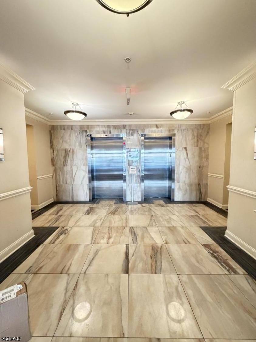 Linden City, NJ 07036,102 E Elizabeth Ave #207