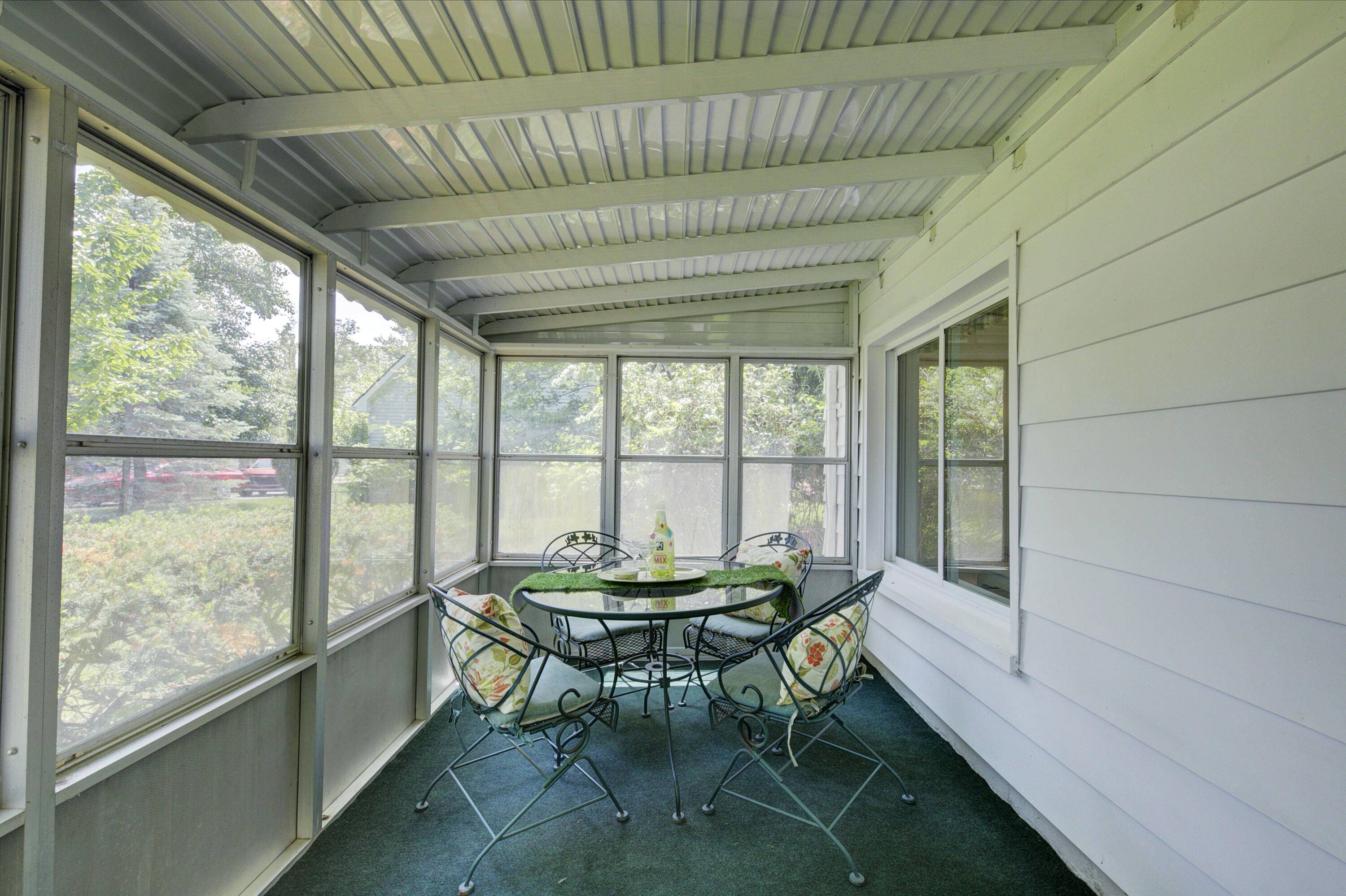 Plymouth, MI 48170,15601 Park LN