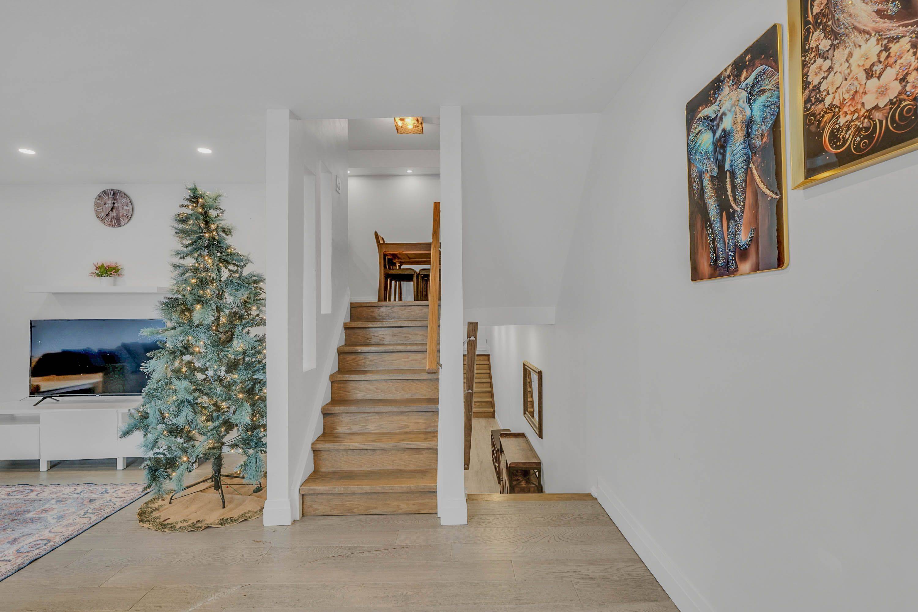 Aurora, ON L4G 3M2,242 Milestone CRES #115