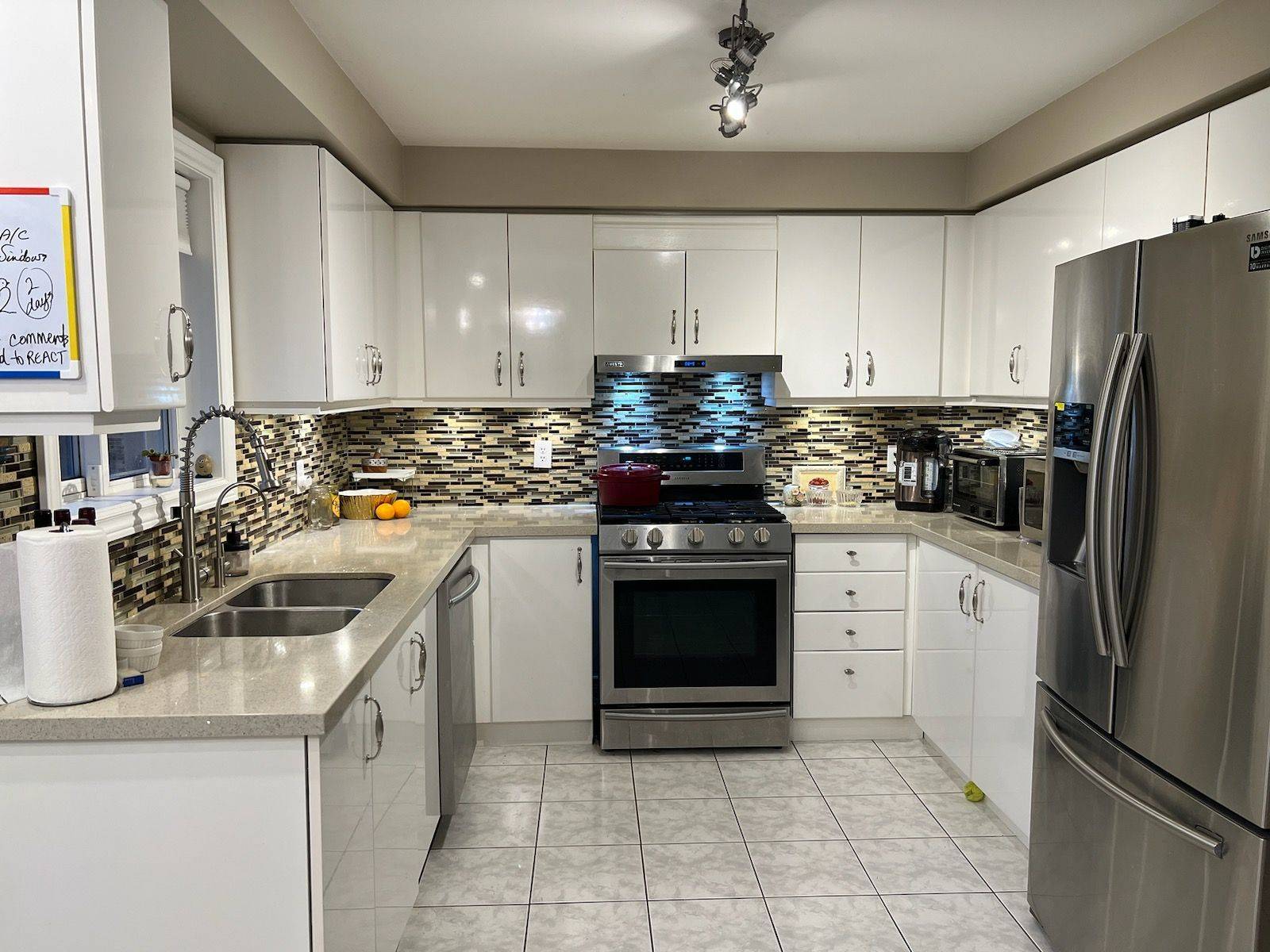 Whitchurch-stouffville, ON L4A 1J9,105 Sandale RD #Upper