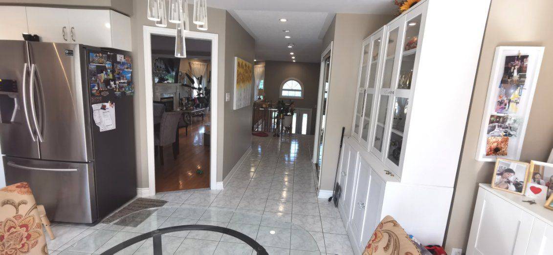 Whitchurch-stouffville, ON L4A 1J9,105 Sandale RD #Upper