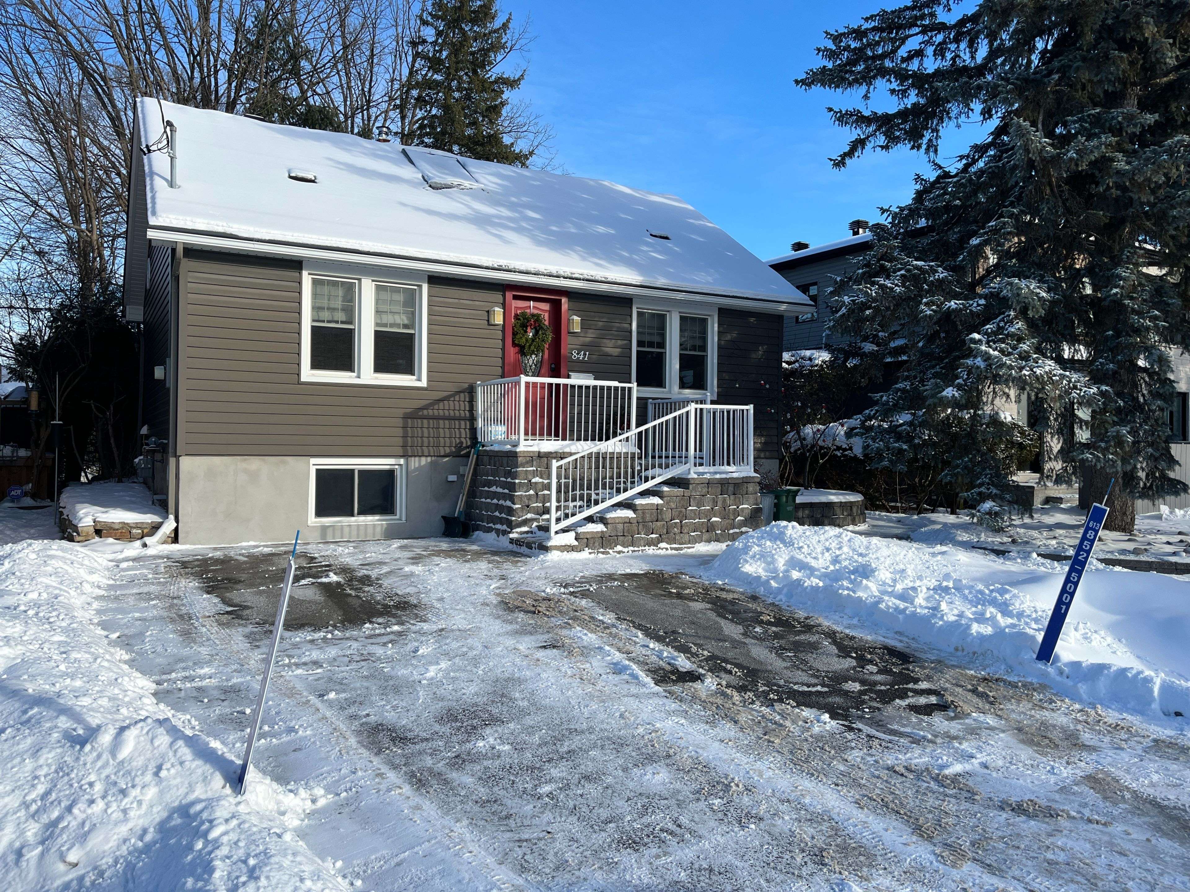 Britannia Heights - Queensway Terrace N And Area, ON K2B 5S8,841 Dundee AVE