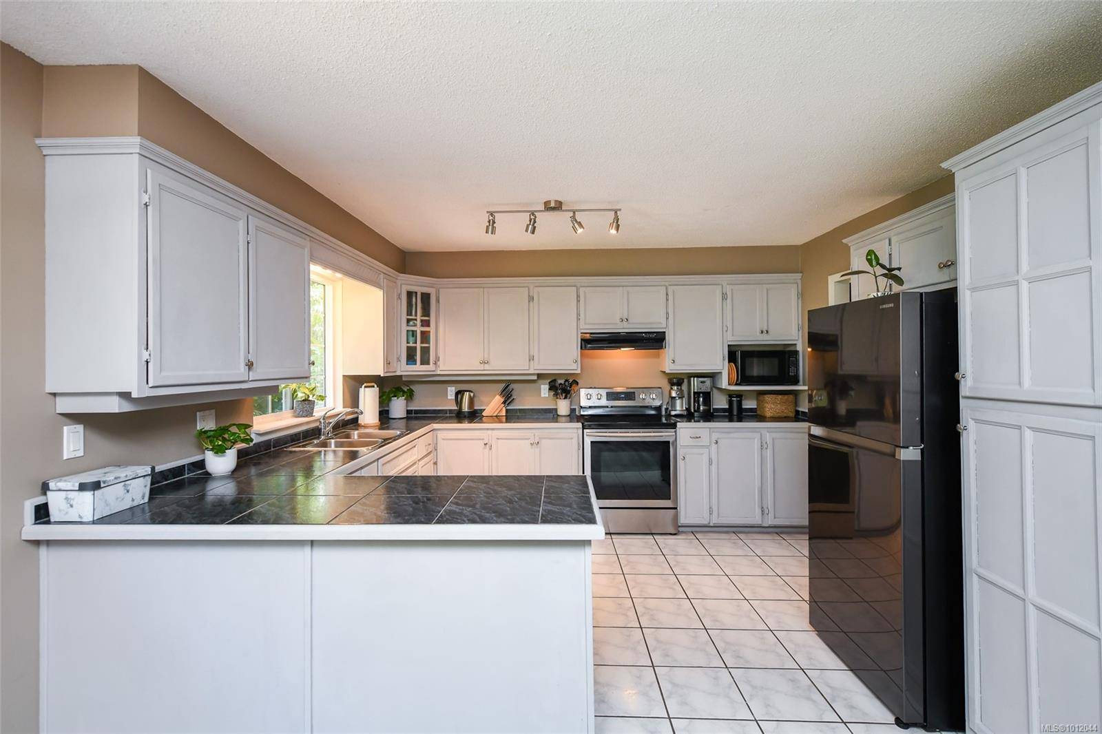 Fanny Bay, BC V0R 2W0,7730 Vivian Way