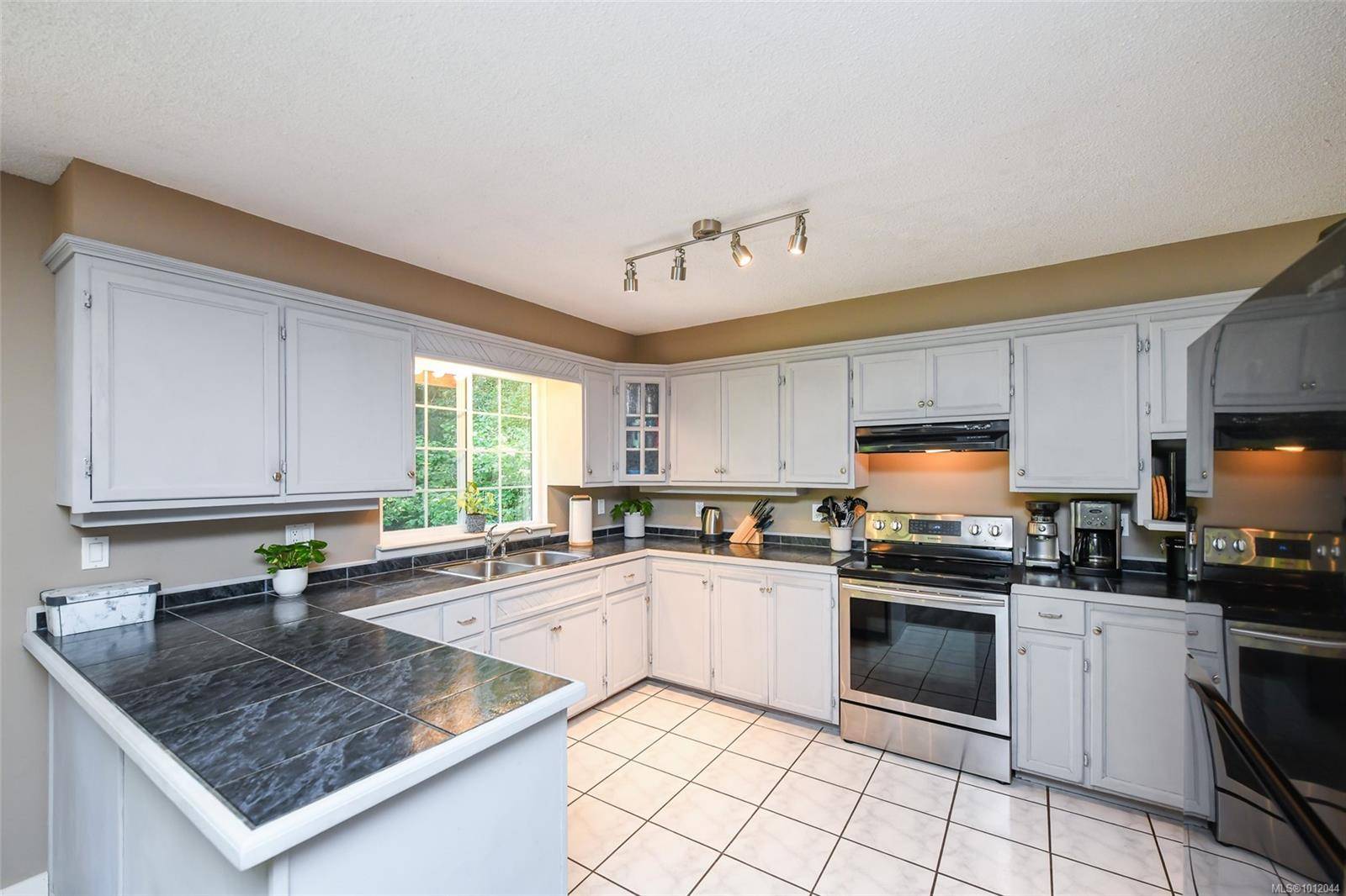 Fanny Bay, BC V0R 2W0,7730 Vivian Way