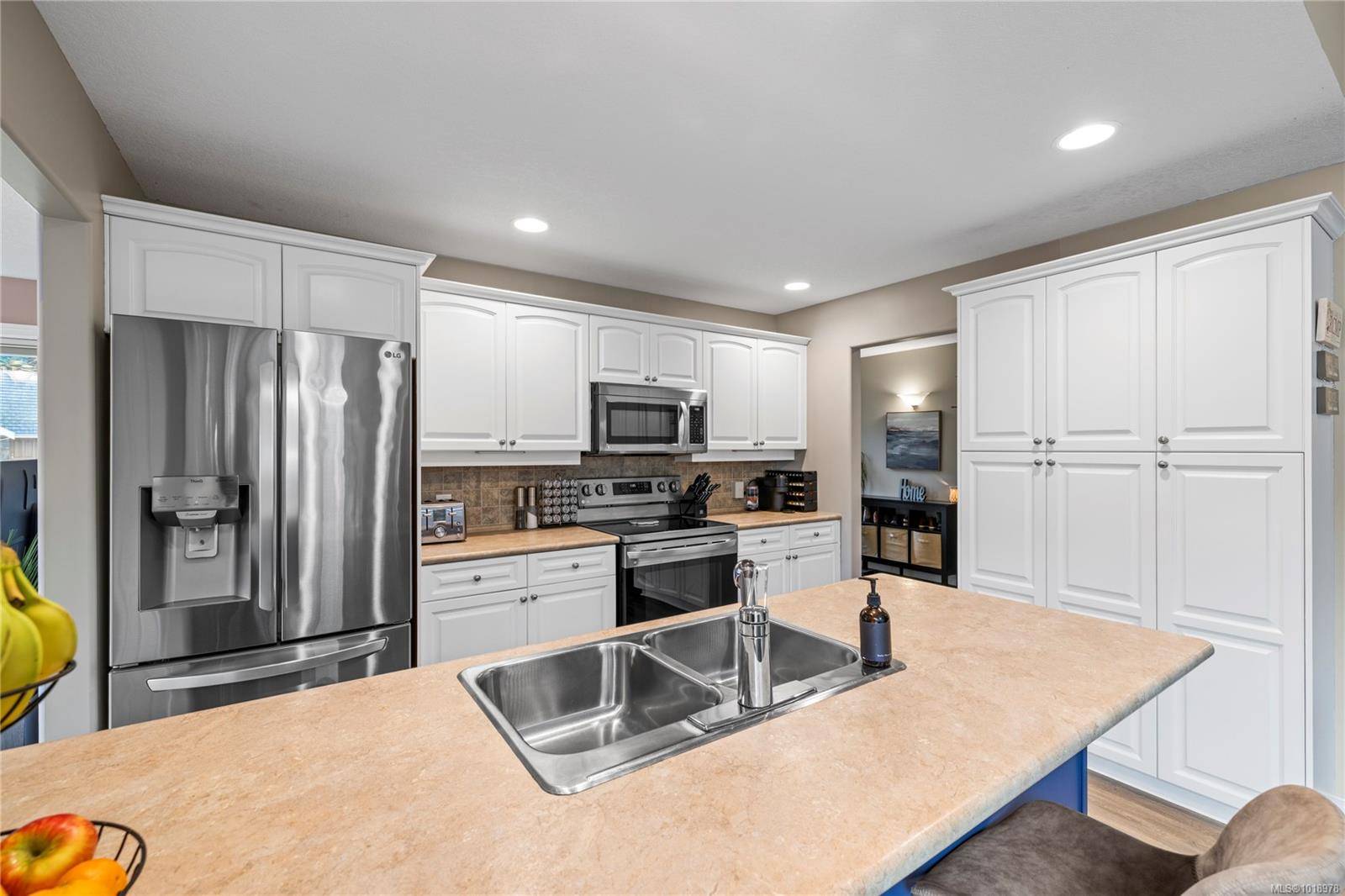 French Creek, BC V9P 2Z5,560 Viking Way