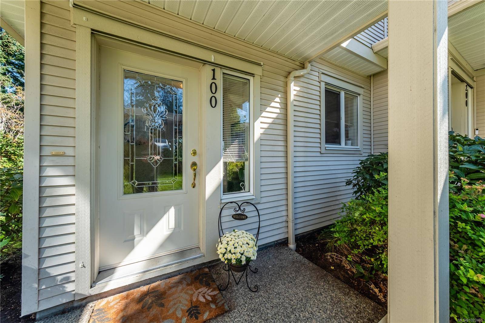 Nanaimo, BC V9R 0A4,834 Varsity Way #100