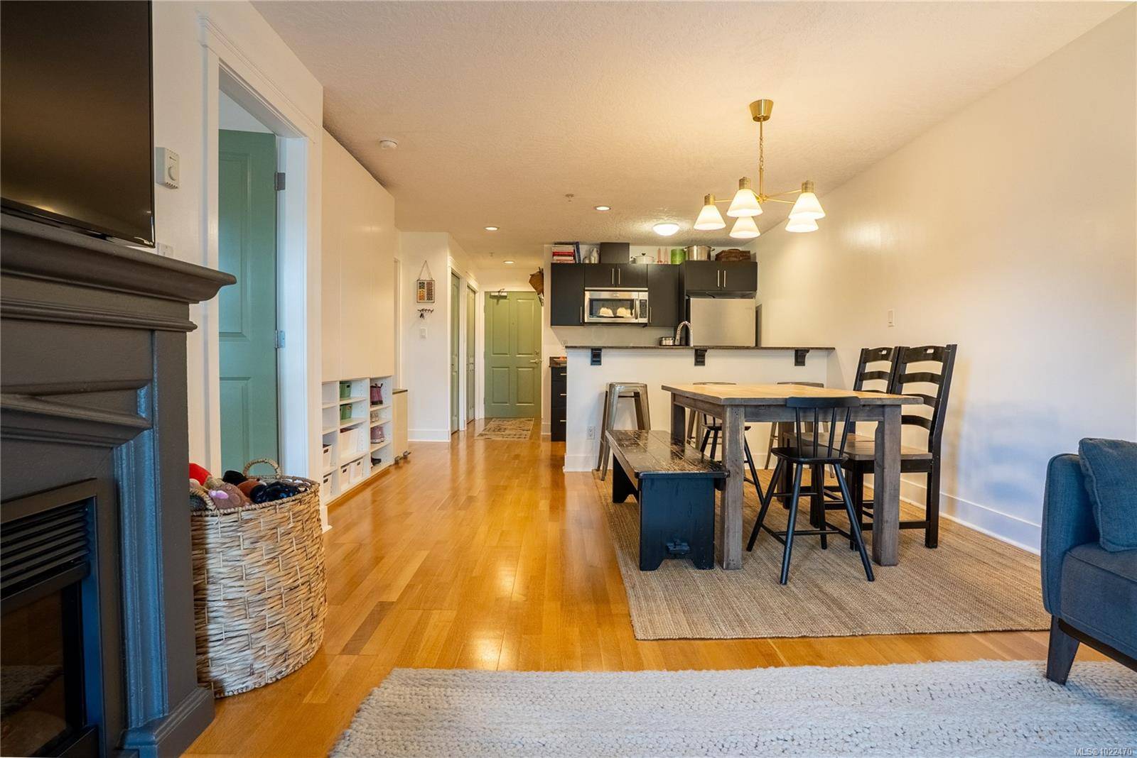 Langford, BC V9B 3V2,2717 Peatt Rd #306