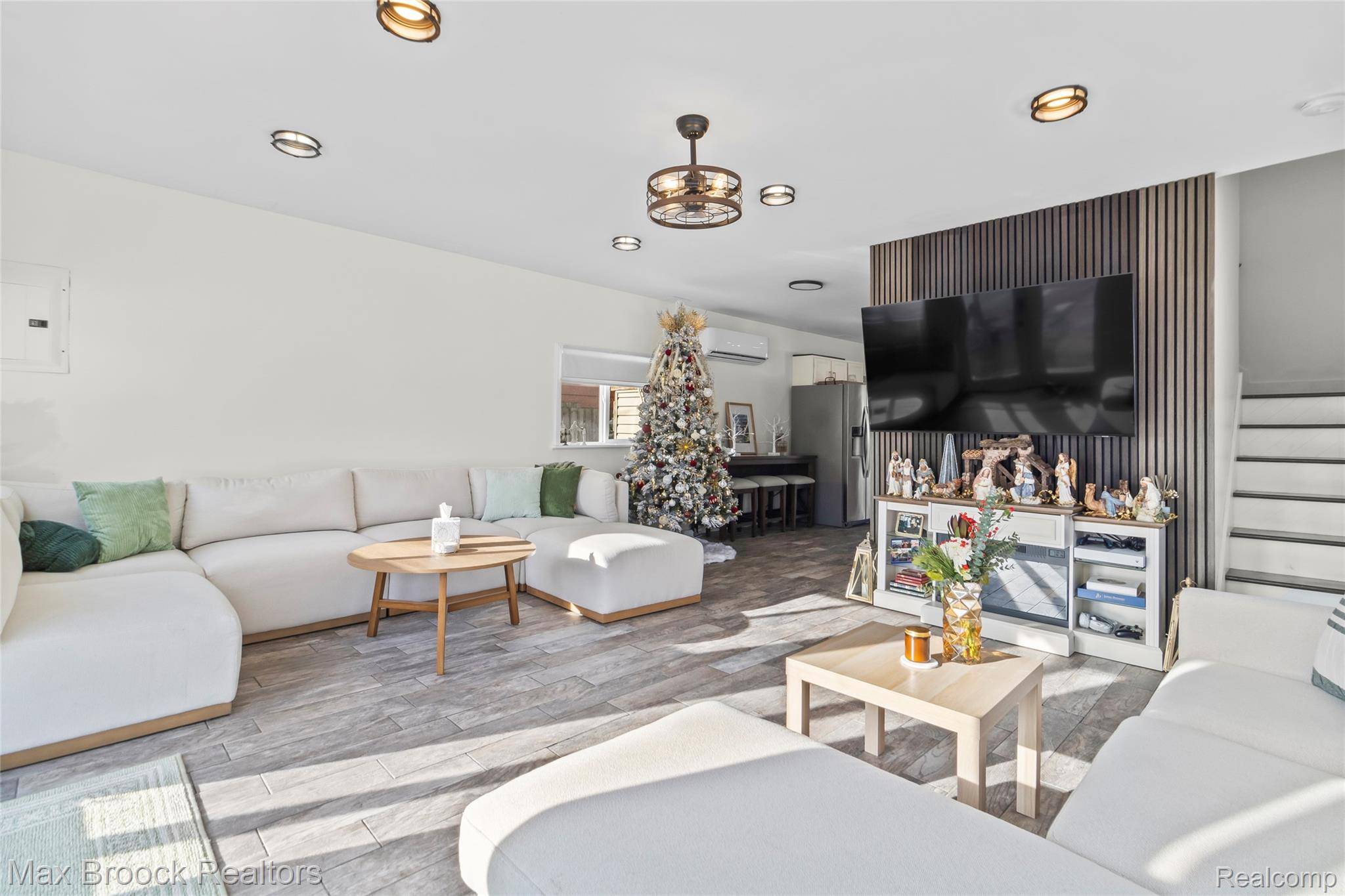 Keego Harbor, MI 48320,3020 Grove ST