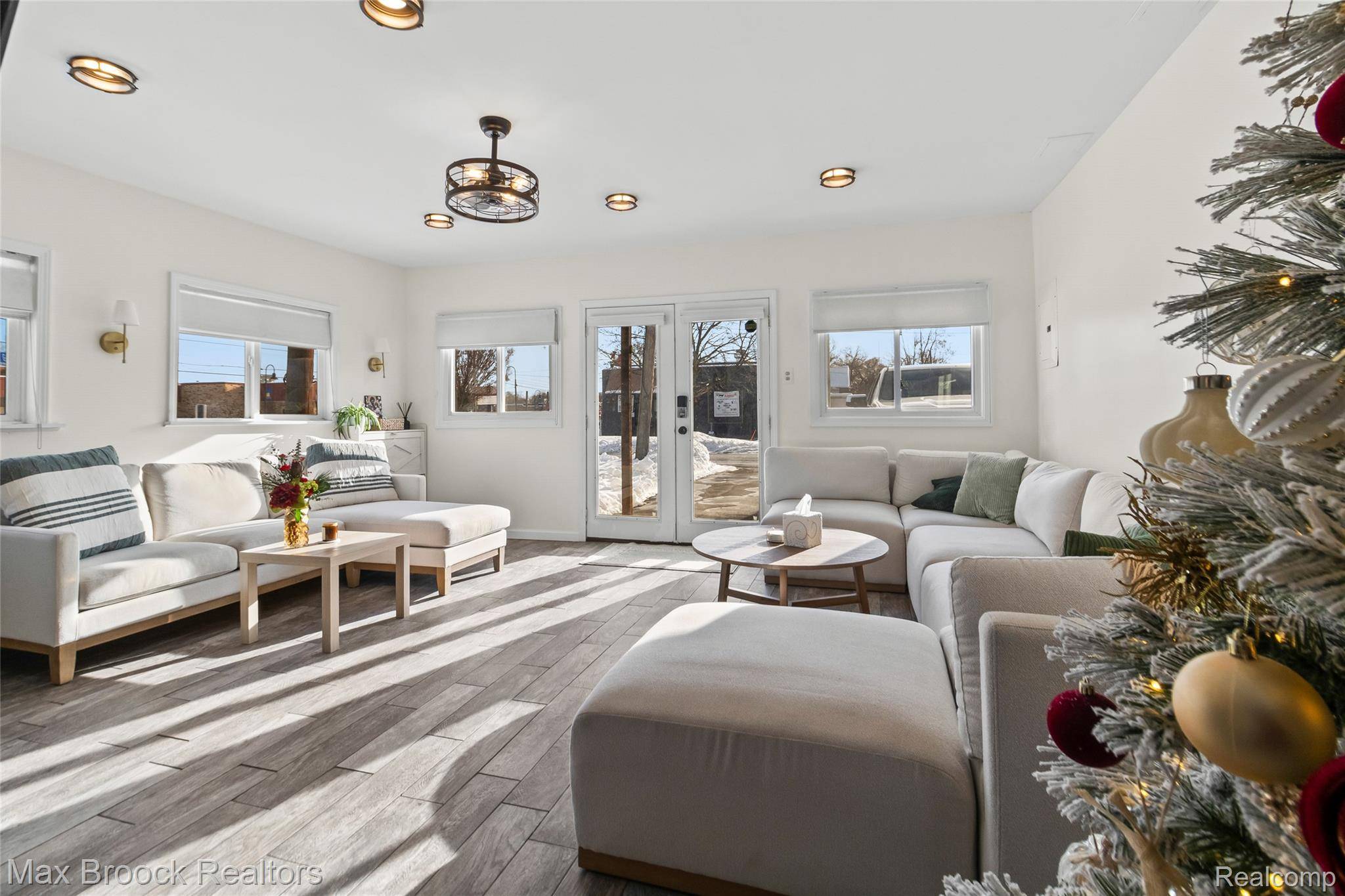 Keego Harbor, MI 48320,3020 Grove ST