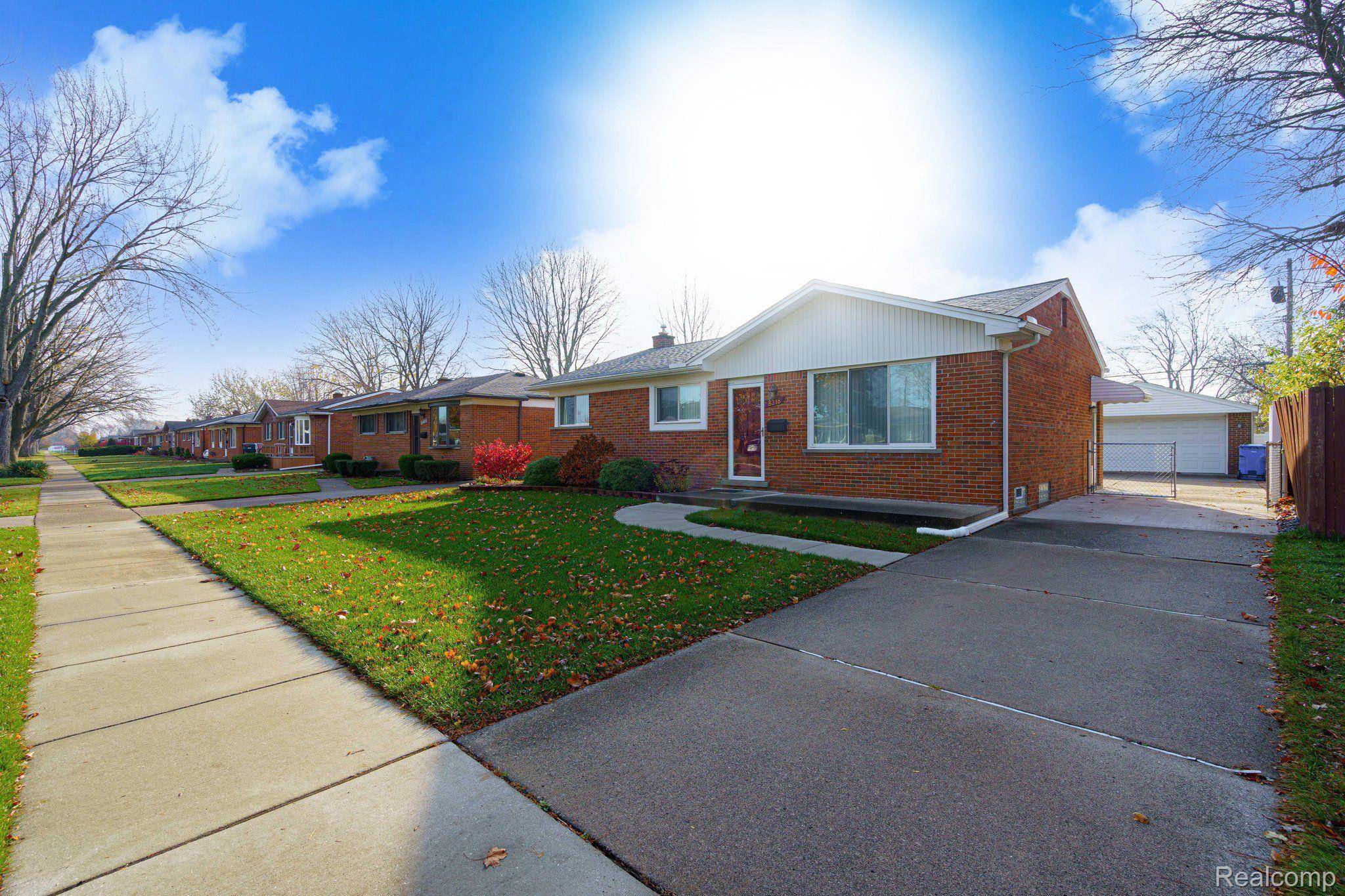 Warren, MI 48093,8318 CHRISTINE ST