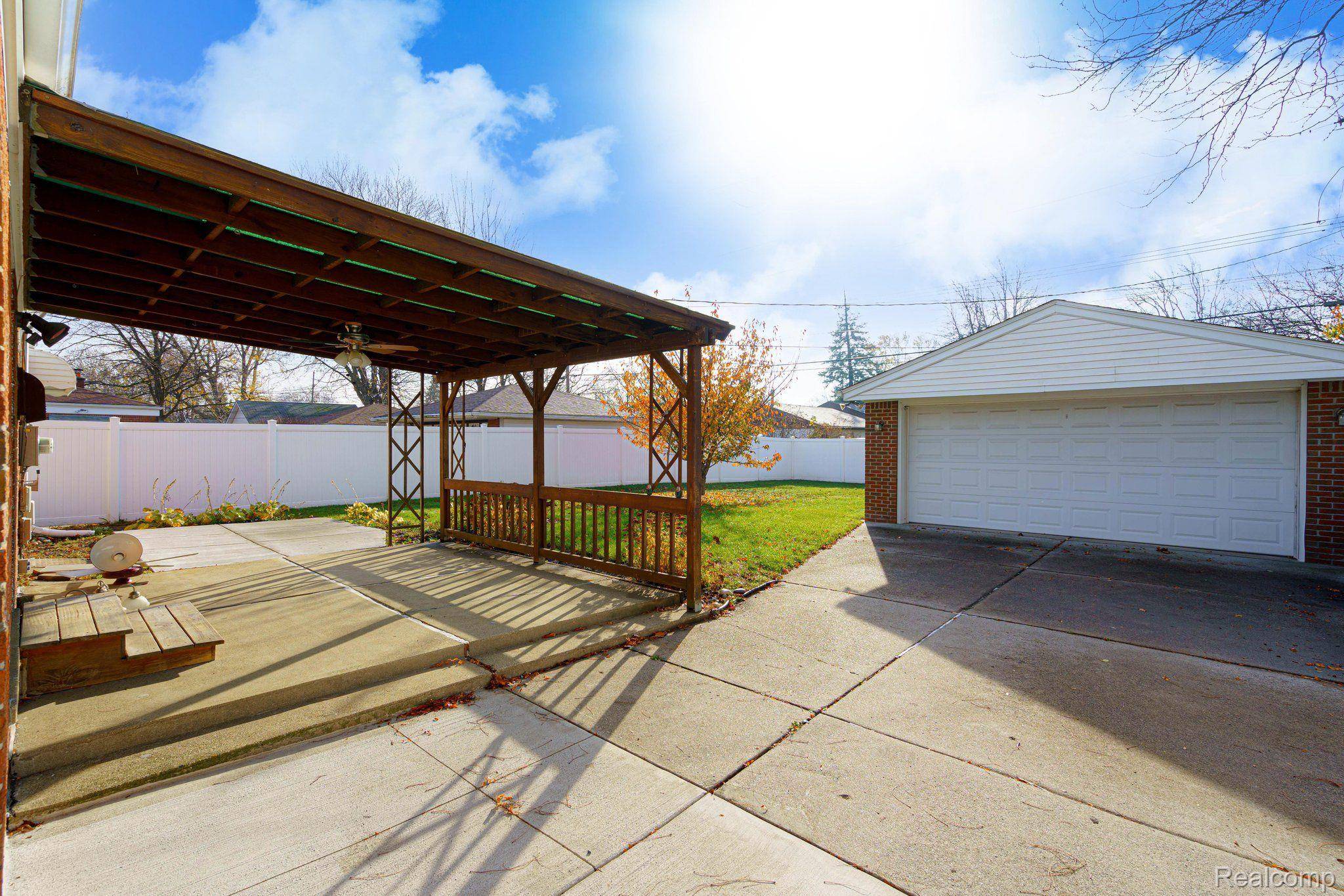 Warren, MI 48093,8318 CHRISTINE ST