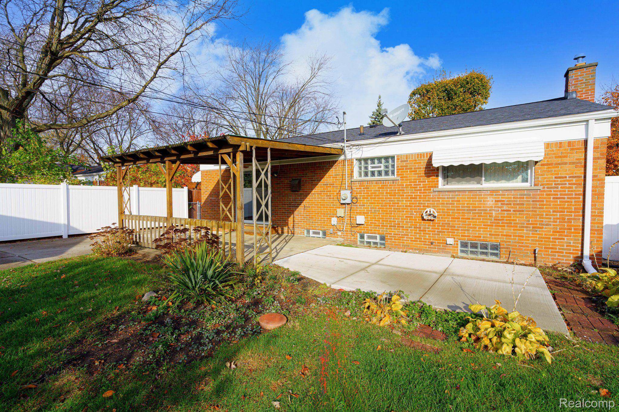 Warren, MI 48093,8318 CHRISTINE ST