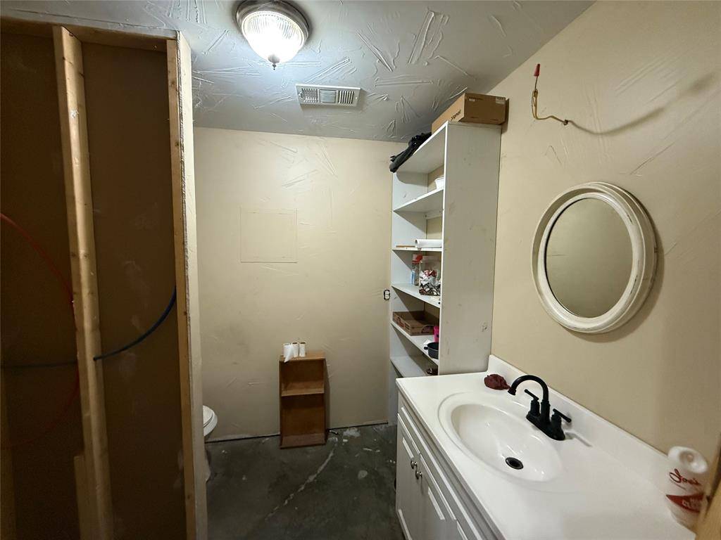 Quinlan, TX 75474,10015 Fm 751