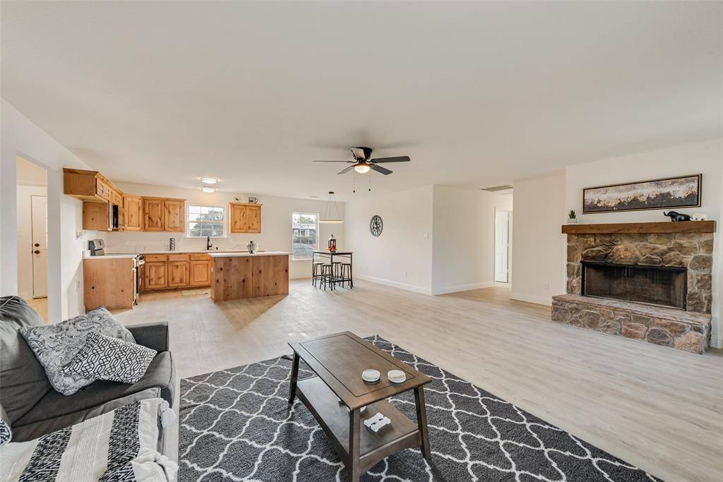 Joshua, TX 76058,5828 Thousand Oaks Drive