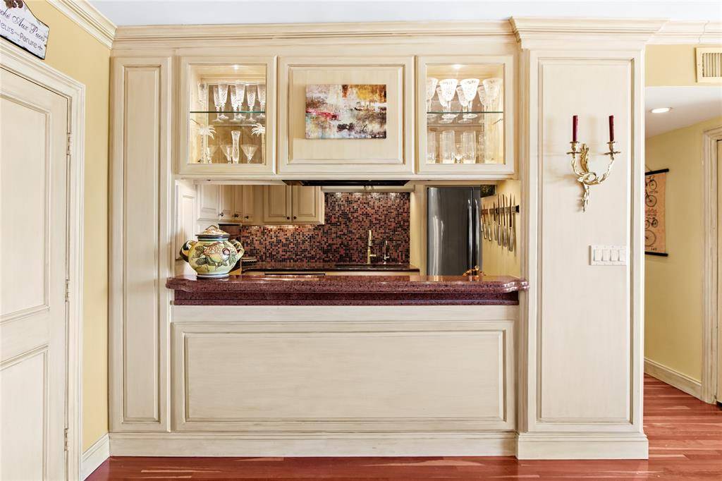 Dallas, TX 75219,3701 Turtle Creek Boulevard #8BF