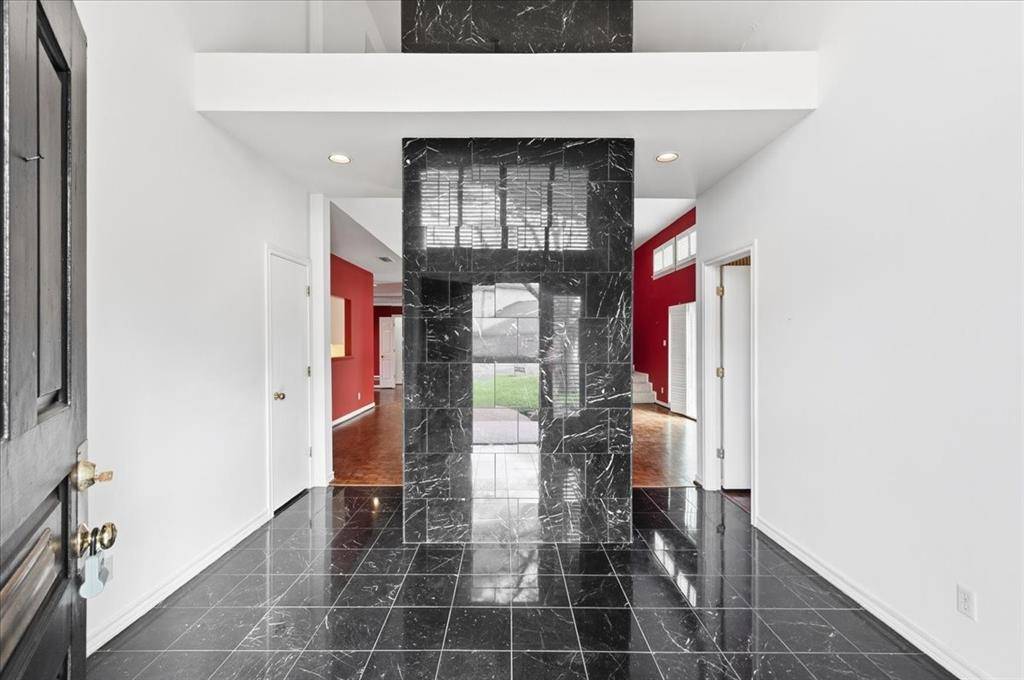 Benbrook, TX 76126,22 One Main Place