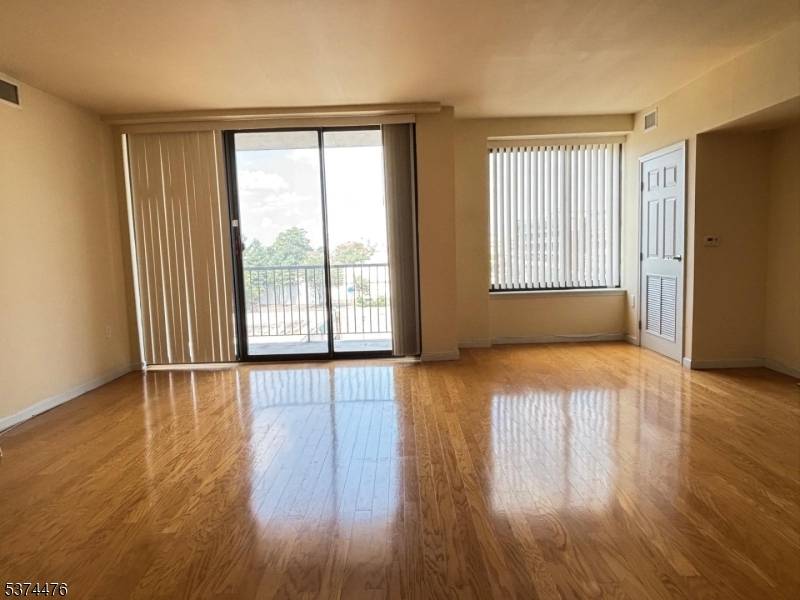 Hackensack City, NJ 07601,275 State St #5B