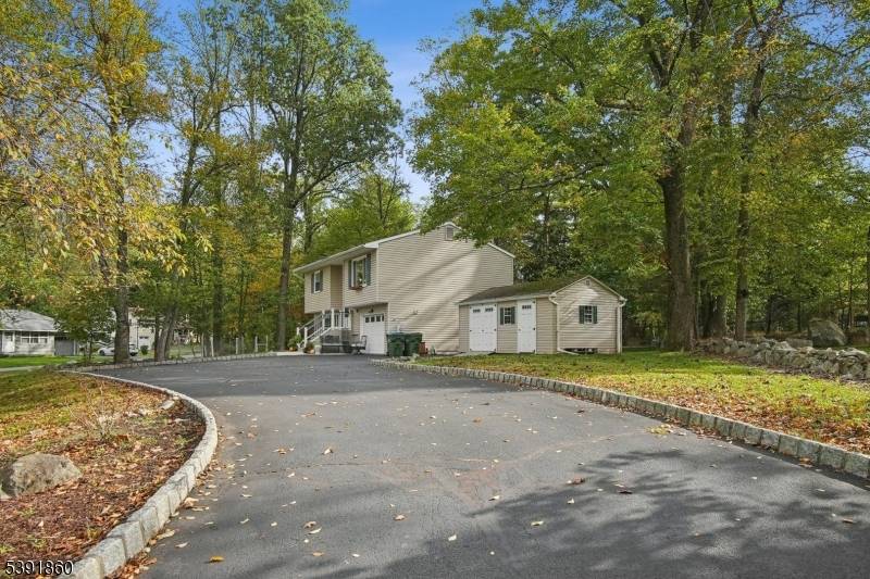 Holland Twp., NJ 08848,3 Winding Way