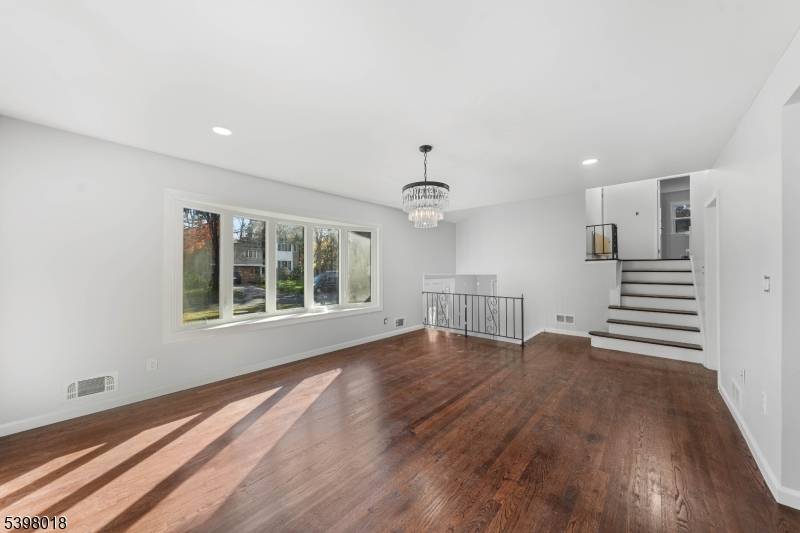 New Providence Boro, NJ 07974,19 Slope Dr