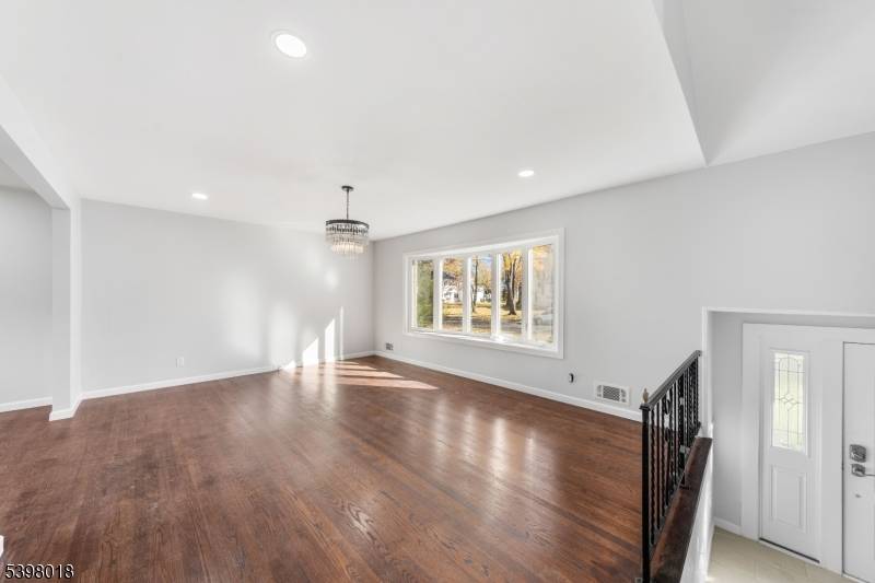 New Providence Boro, NJ 07974,19 Slope Dr