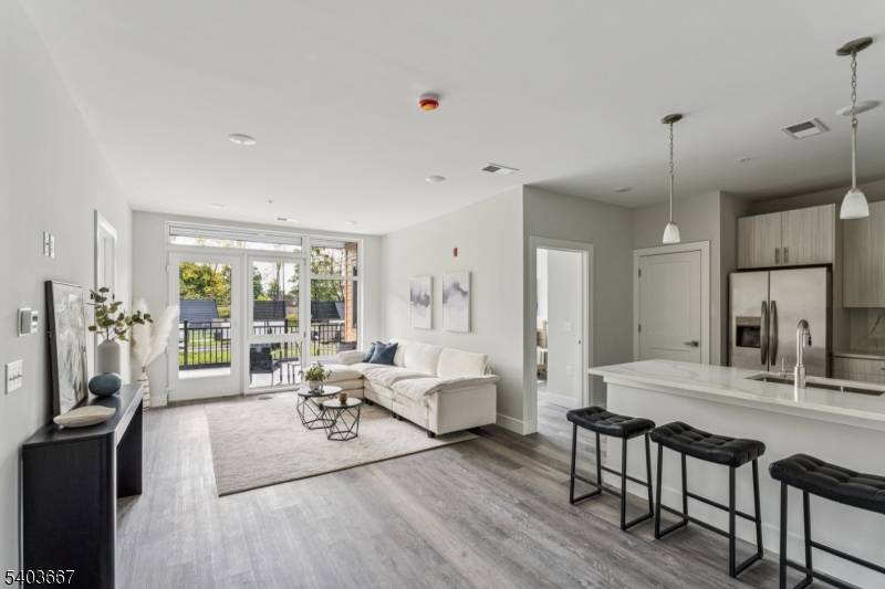 Roselle Park Boro, NJ 07204,140 W Webster Ave #201