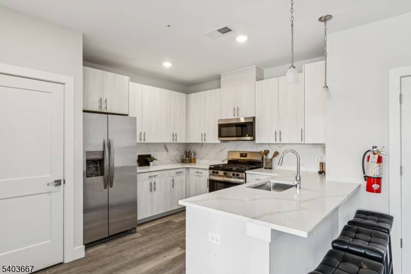 Roselle Park Boro, NJ 07204,140 W Webster Ave #228