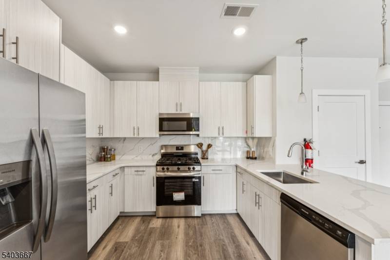 Roselle Park Boro, NJ 07204,140 W Webster Ave #228