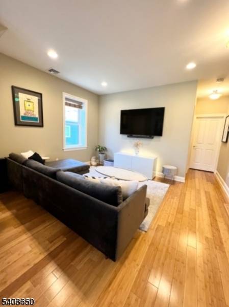 Summit City, NJ 07901,28A Gates Ave #A