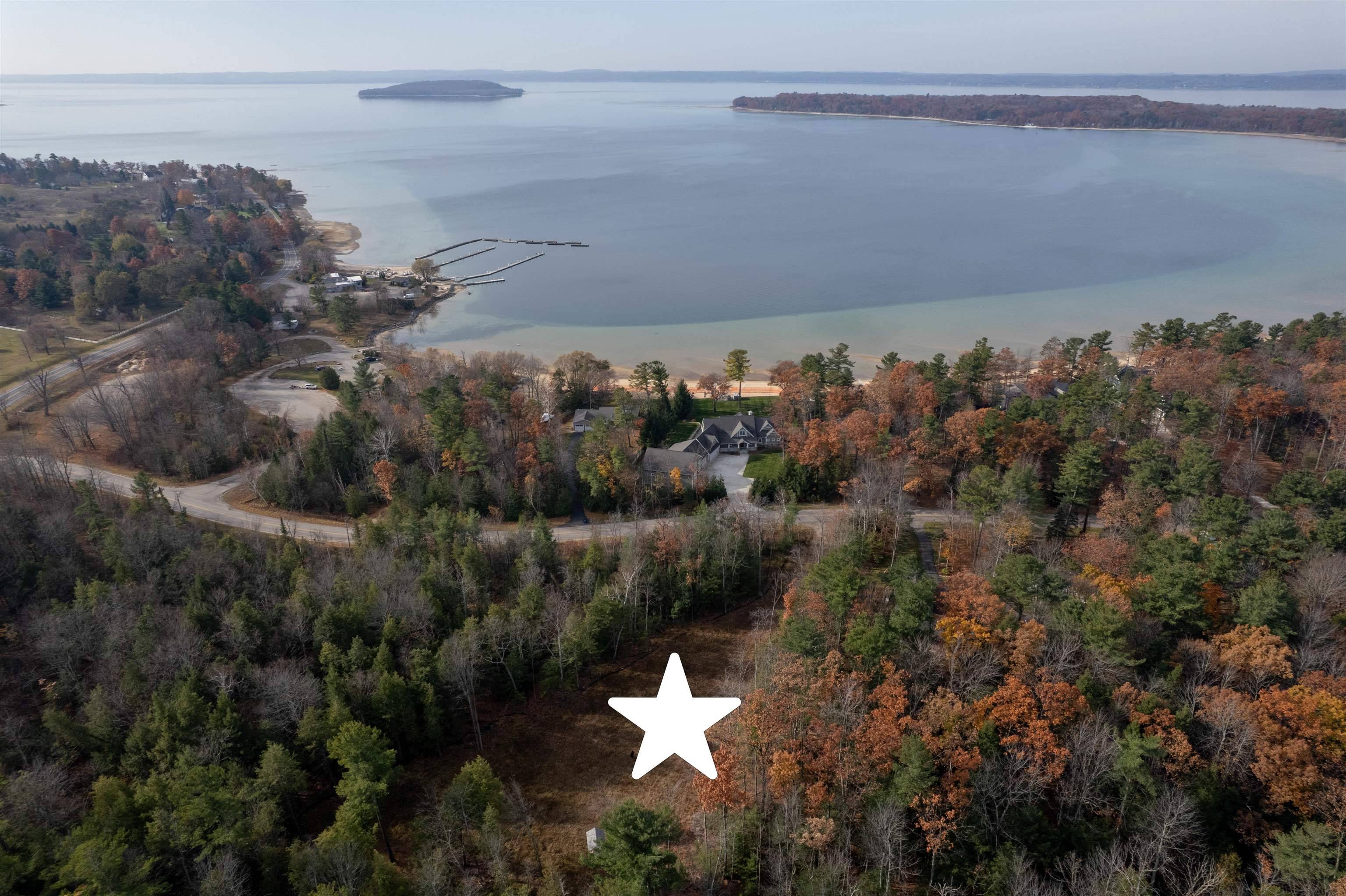 Traverse City, MI 49686,2905 Neahtawanta RD