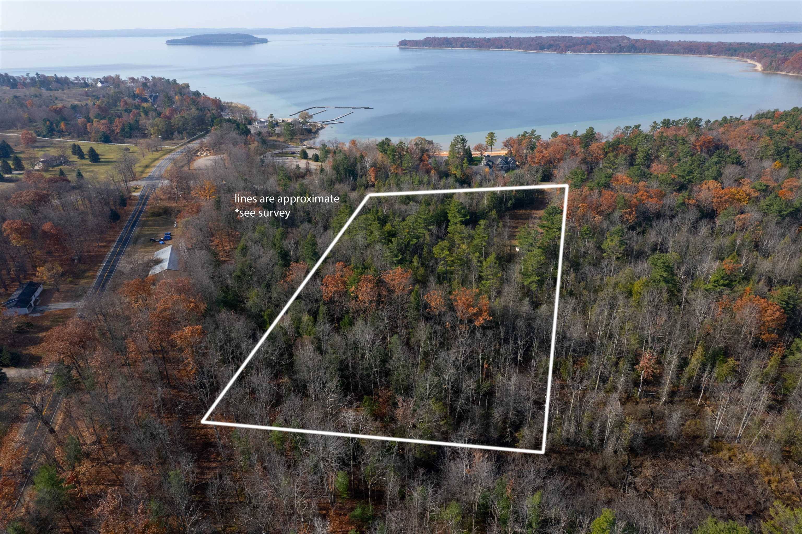 Traverse City, MI 49686,2905 Neahtawanta RD