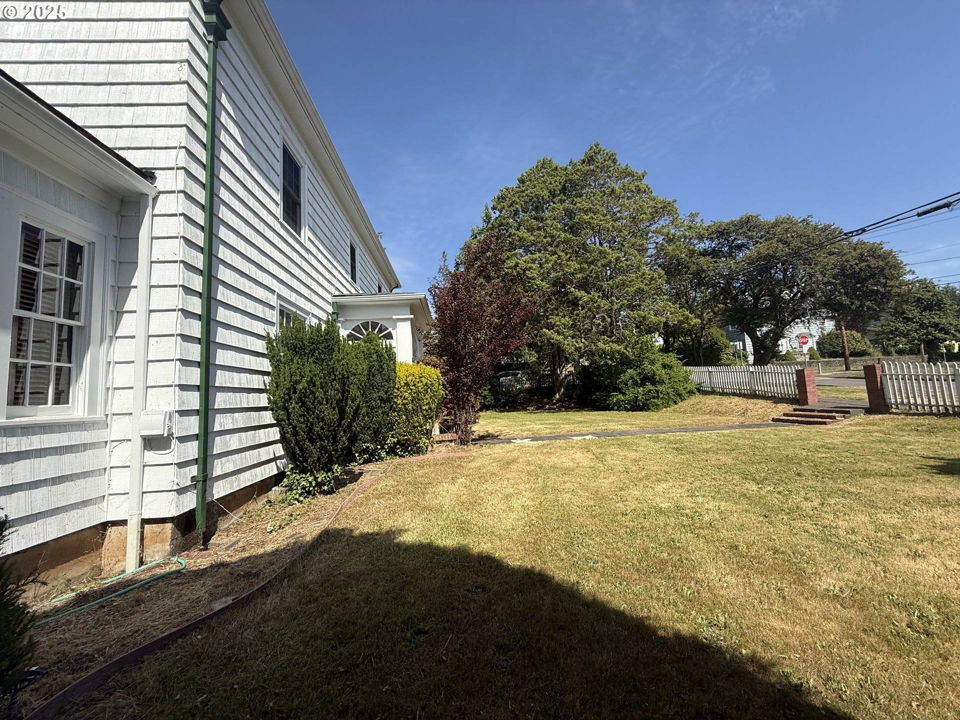 Coquille, OR 97423,880 E 2ND ST