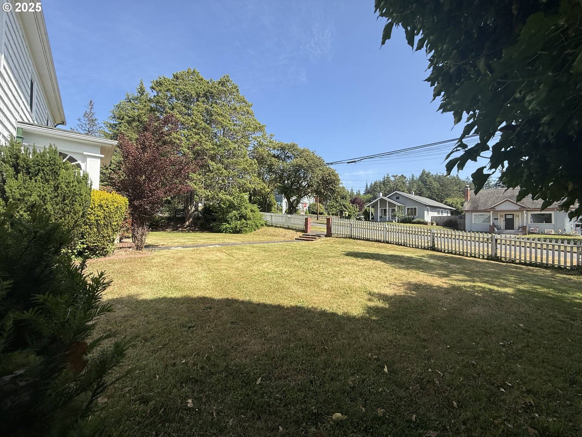 Coquille, OR 97423,880 E 2ND ST