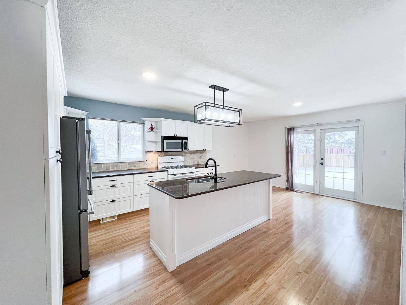 Grande Prairie, AB T8V 5Y8,9423 125 AVE