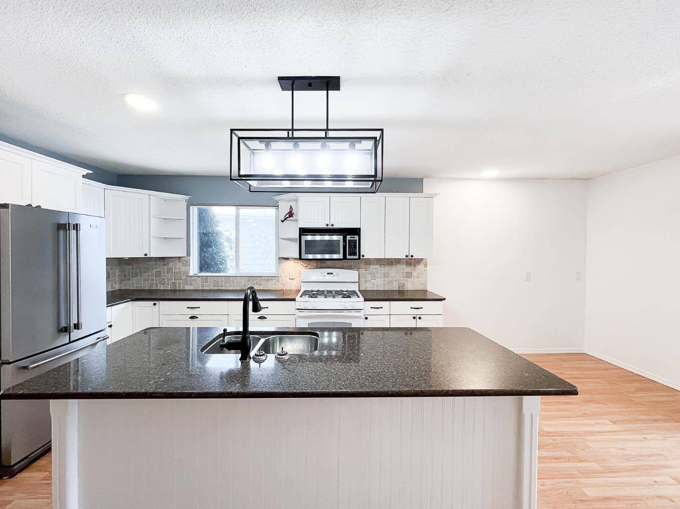 Grande Prairie, AB T8V 5Y8,9423 125 AVE