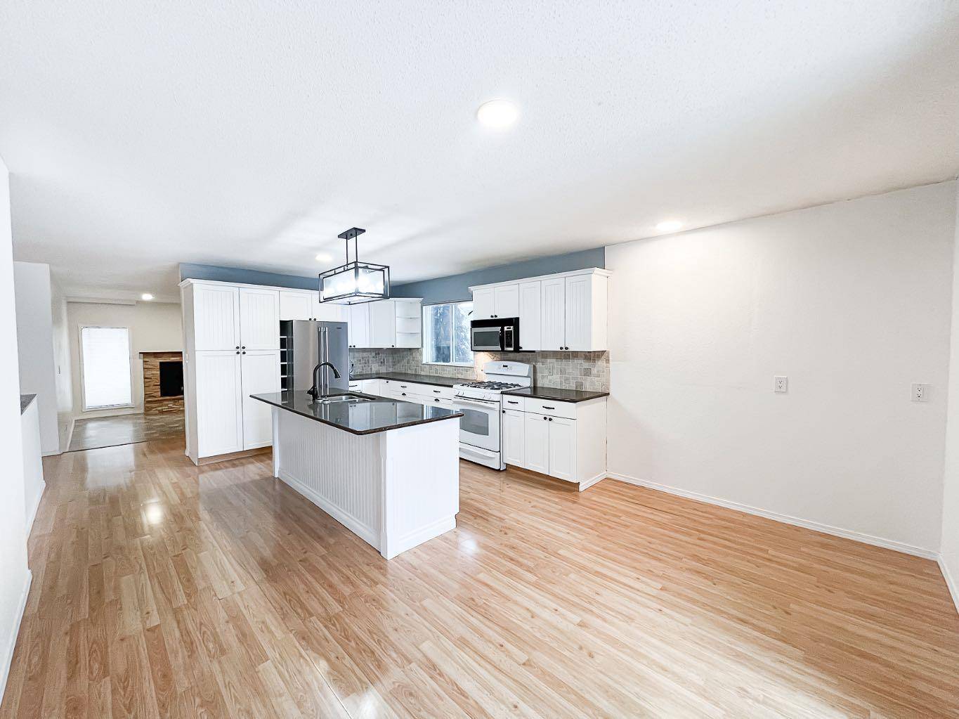 Grande Prairie, AB T8V 5Y8,9423 125 AVE