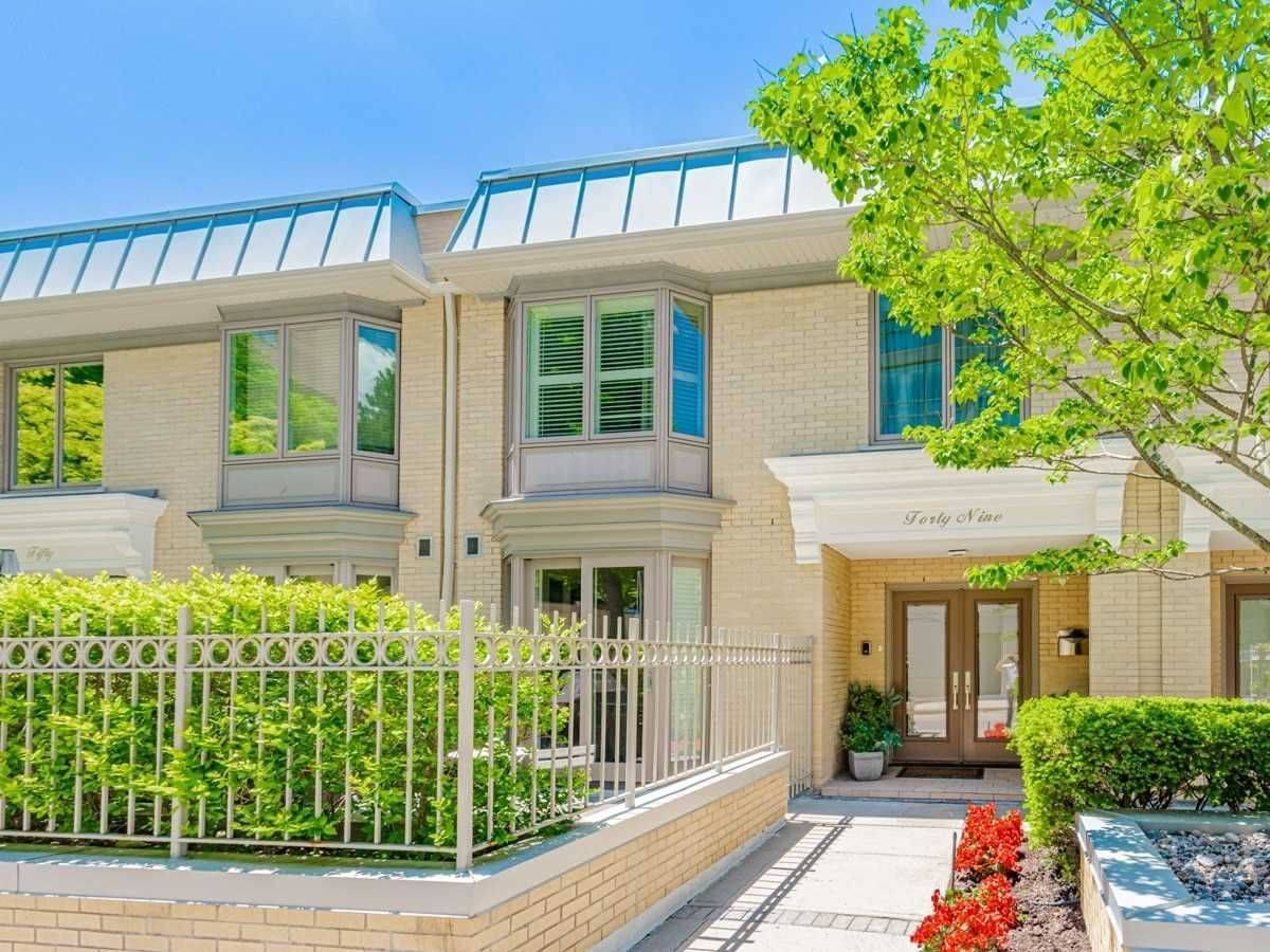 Toronto C03, ON M5P 3L7,49 Lower Village Gate