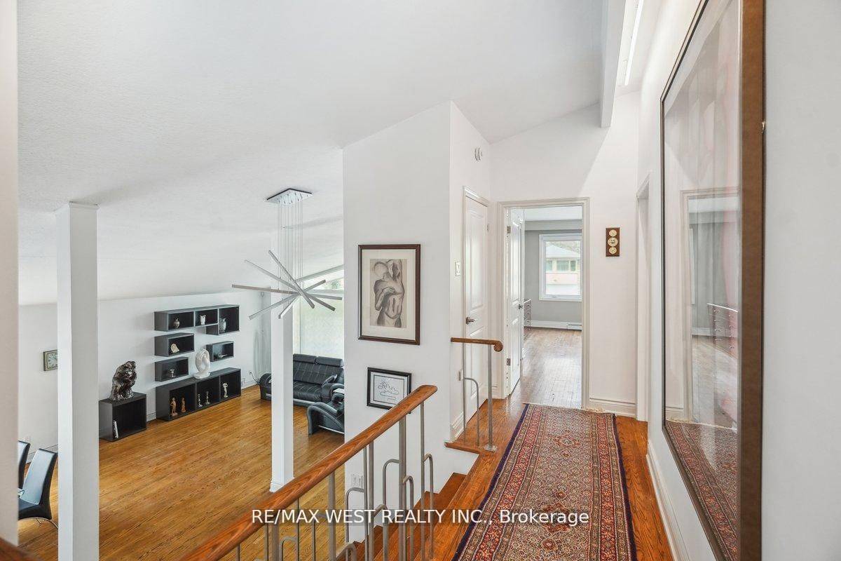 Toronto C06, ON M3H 4V9,40 Arlstan DR