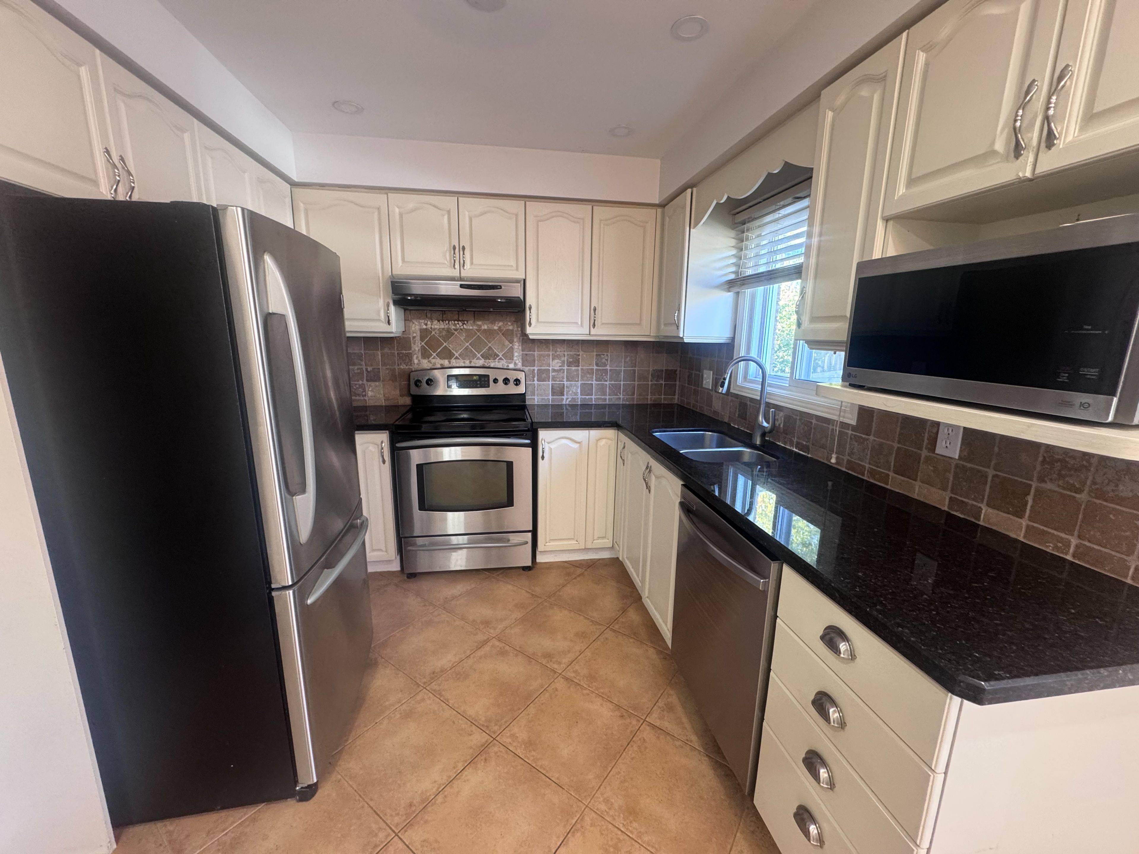 Clarington, ON L1E 2X3,2 Fieldcrest AVE