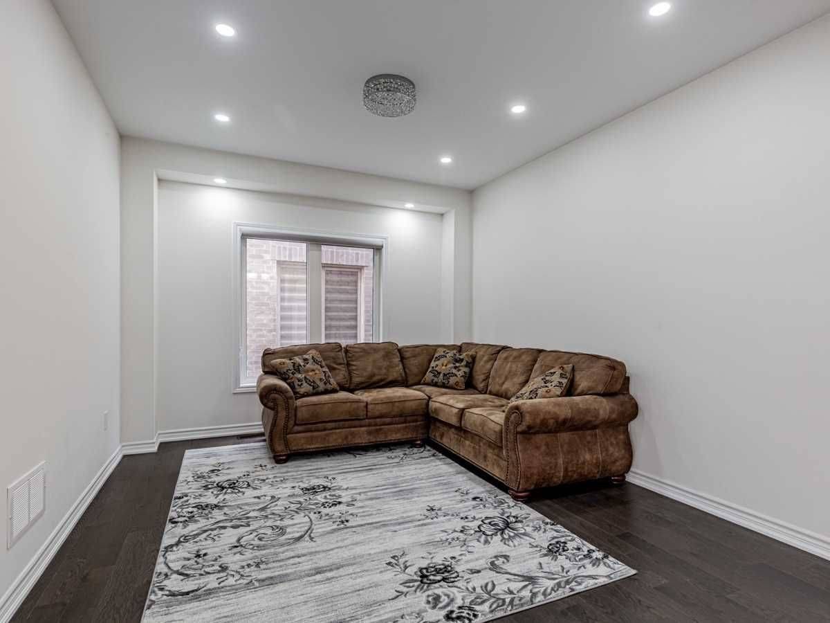 Oshawa, ON L1K 1A1,1957 Don White CT #Upper