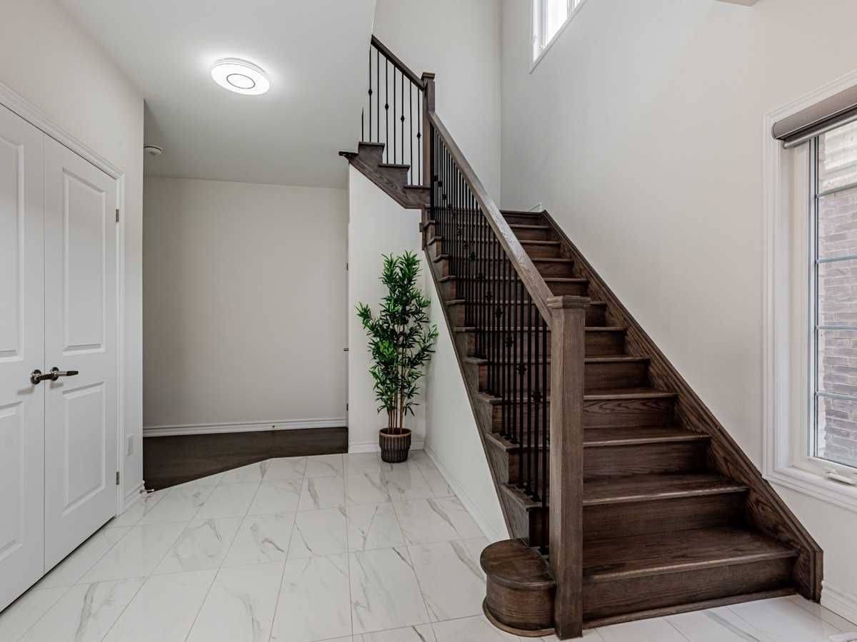 Oshawa, ON L1K 1A1,1957 Don White CT #Upper