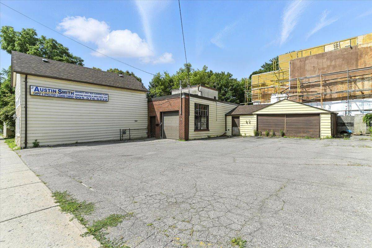 Oshawa, ON L1G 5C2,174 Mary ST N