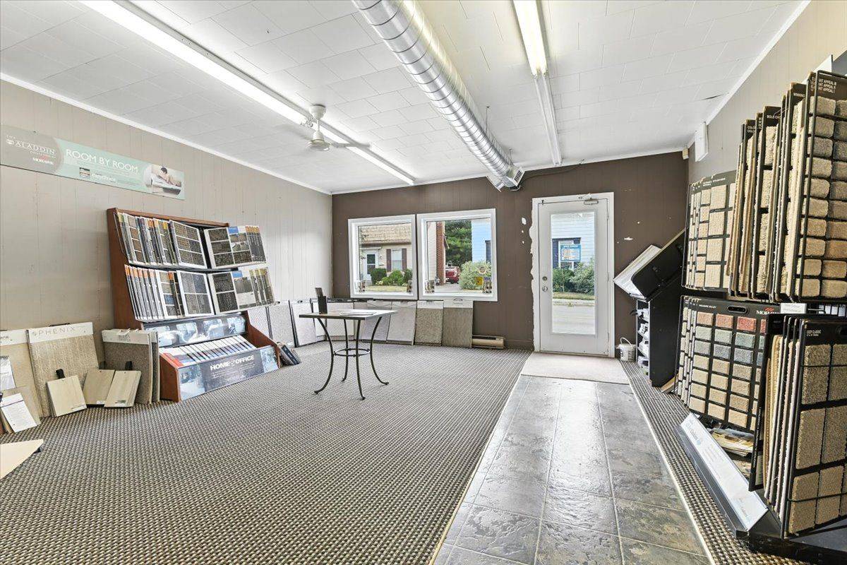 Oshawa, ON L1G 5C2,174 Mary ST N